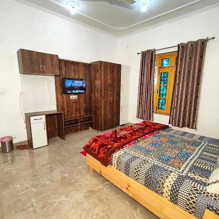 Travelodge Homestay Бір Екстер'єр фото