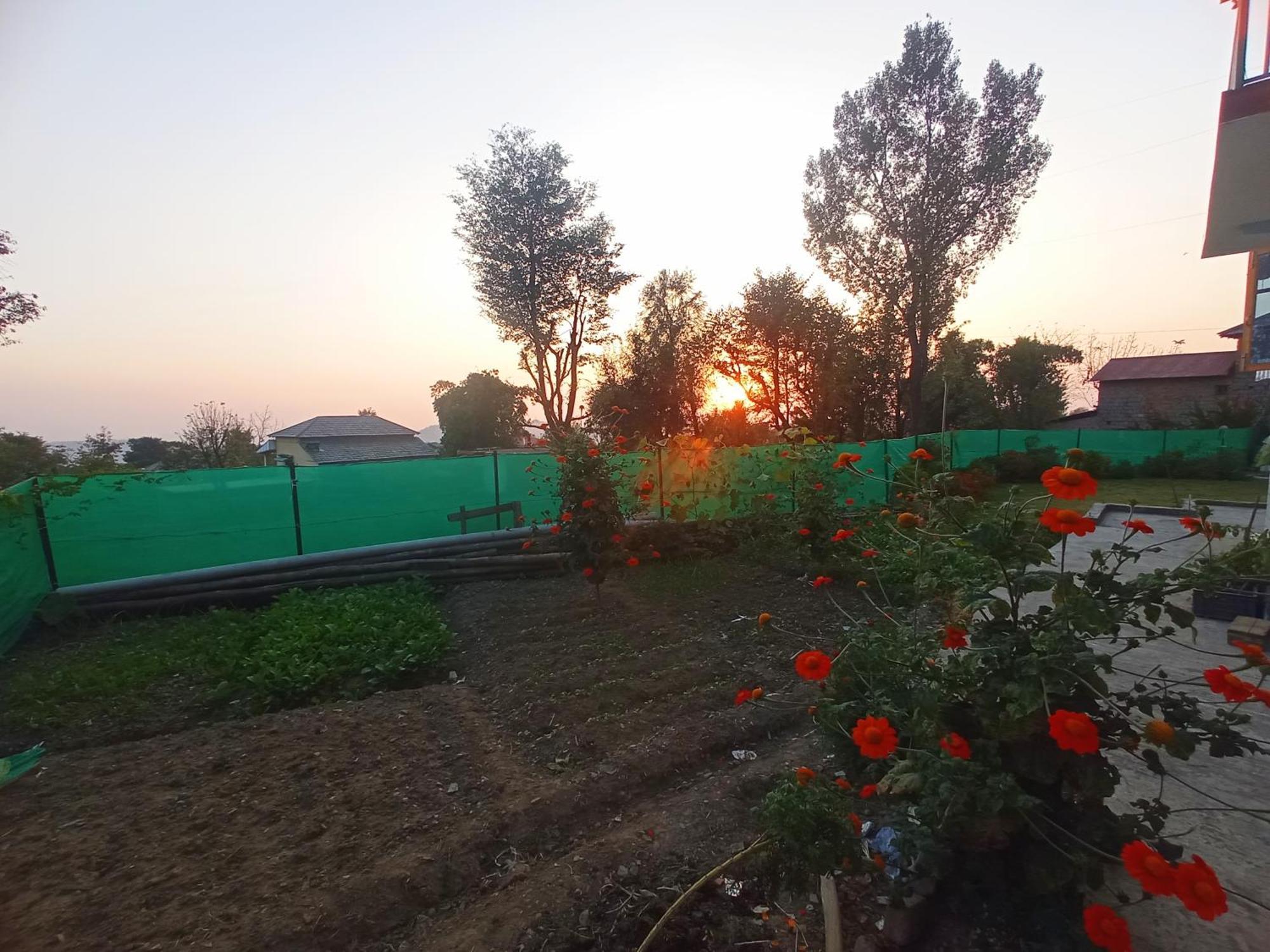 Travelodge Homestay Бір Екстер'єр фото
