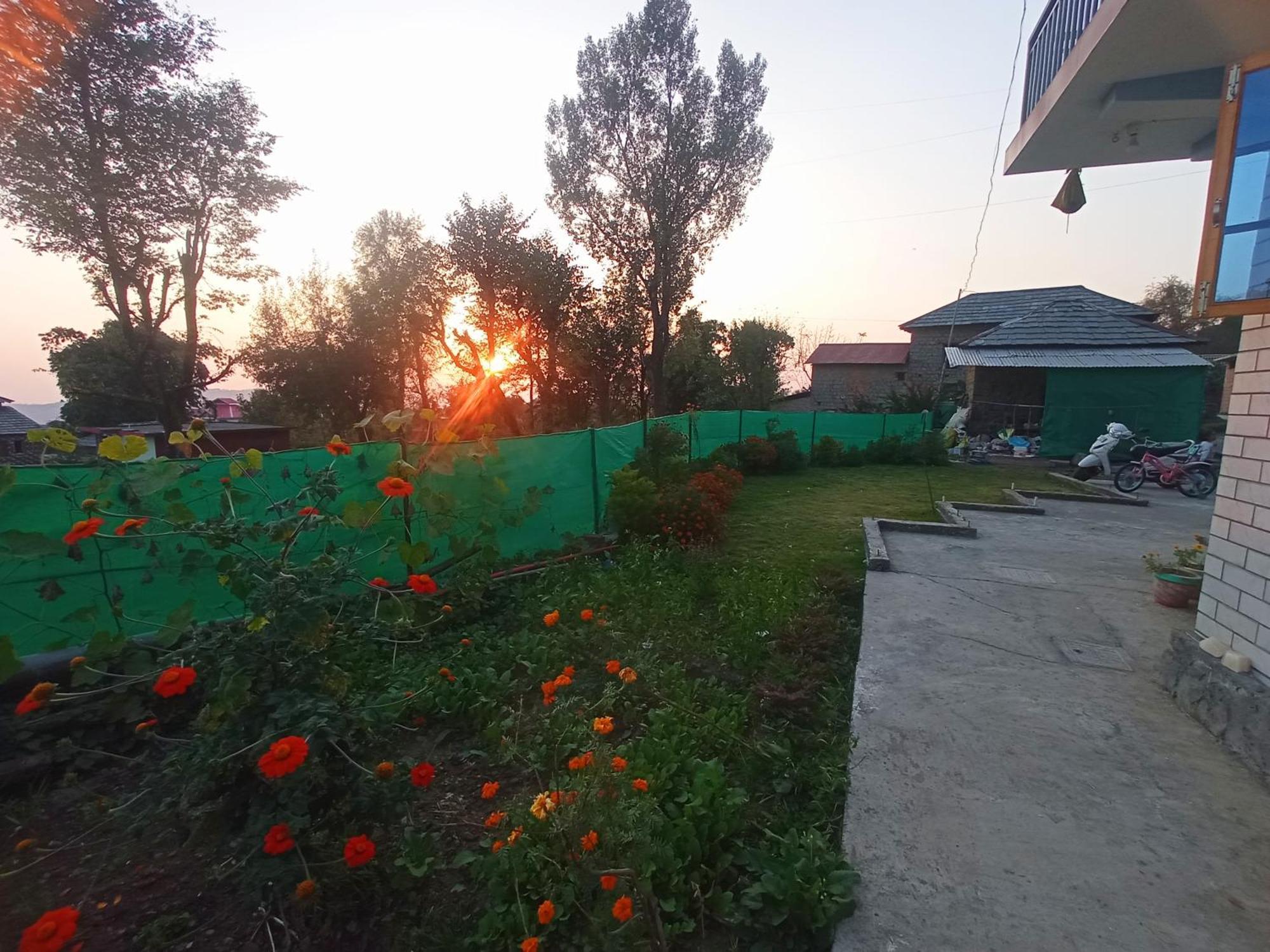 Travelodge Homestay Бір Екстер'єр фото