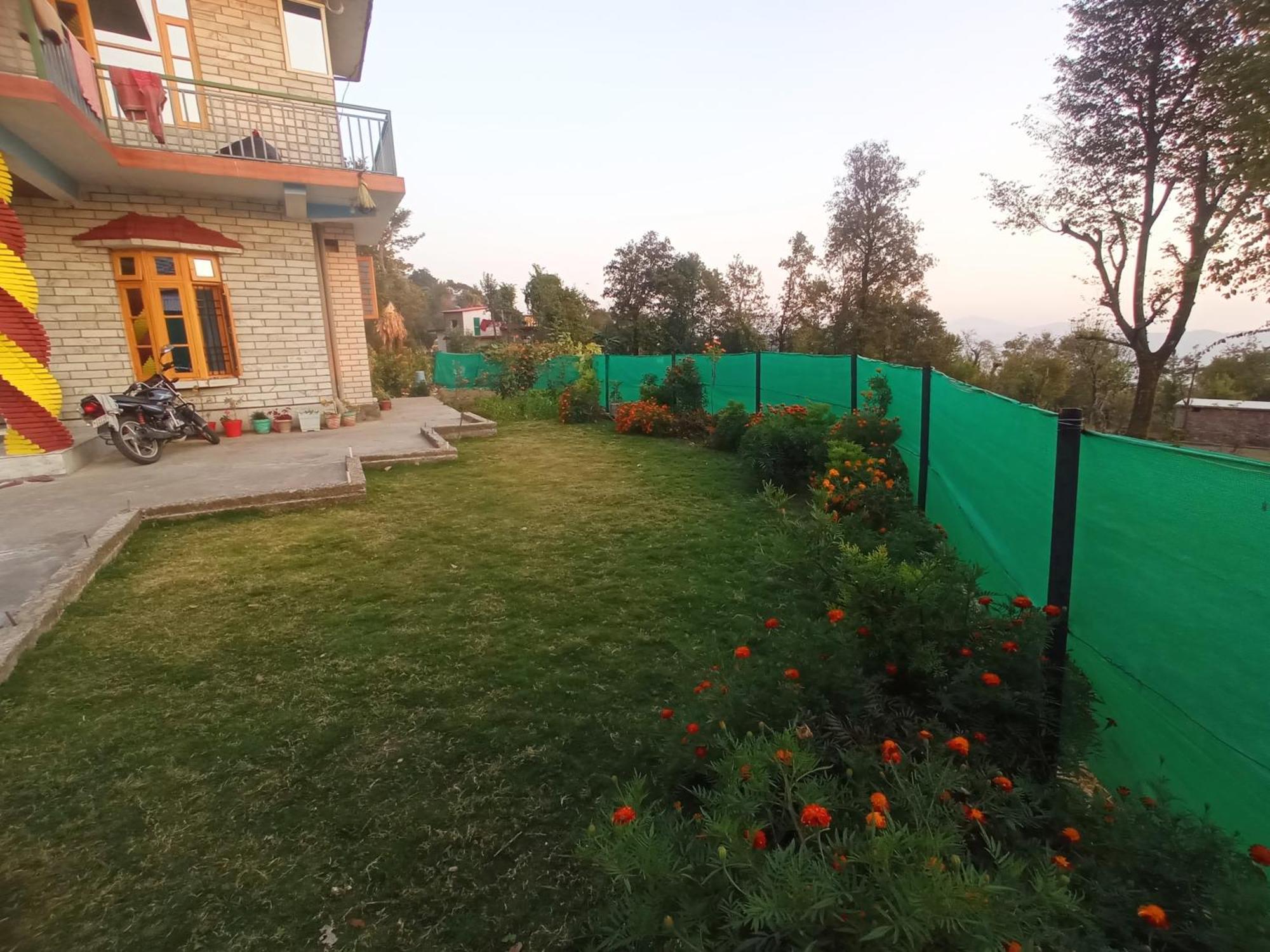 Travelodge Homestay Бір Екстер'єр фото