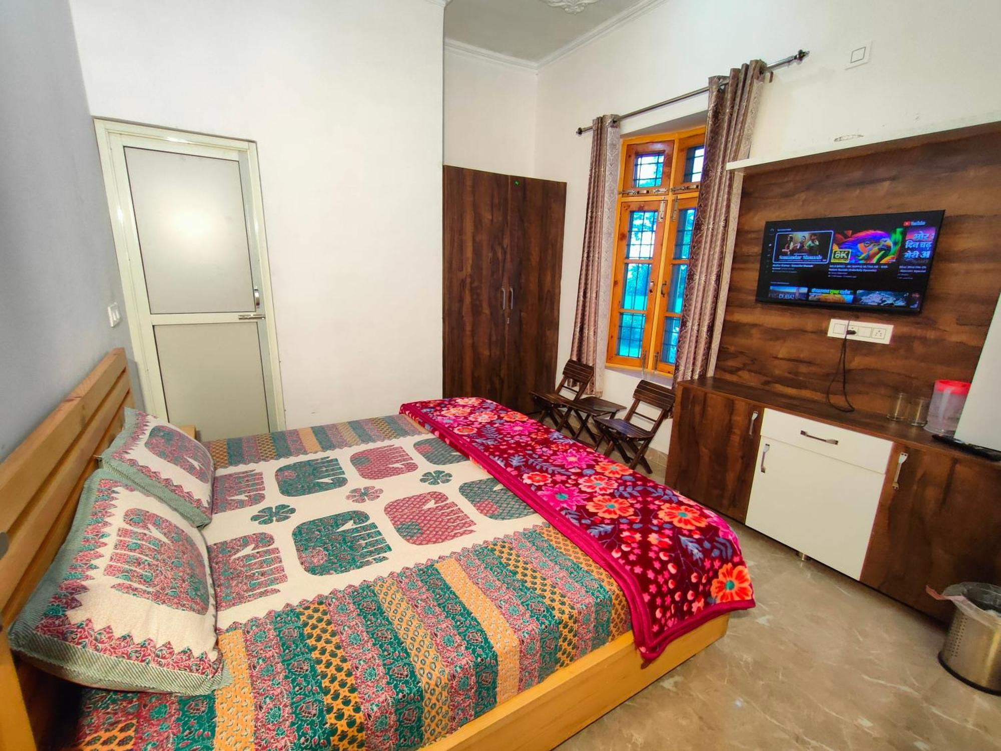 Travelodge Homestay Бір Екстер'єр фото