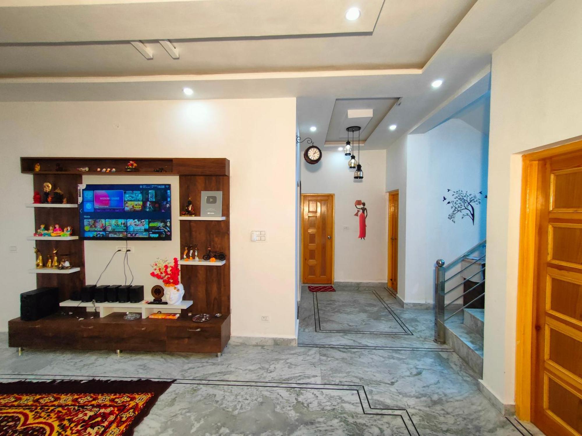 Travelodge Homestay Бір Екстер'єр фото