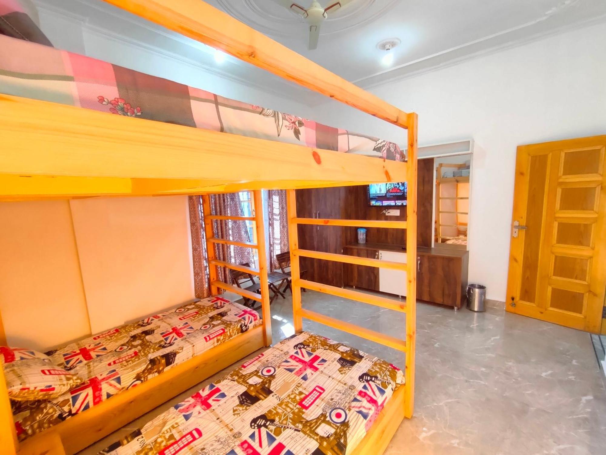 Travelodge Homestay Бір Екстер'єр фото
