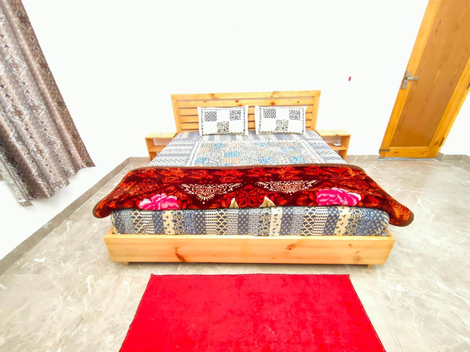 Travelodge Homestay Бір Екстер'єр фото