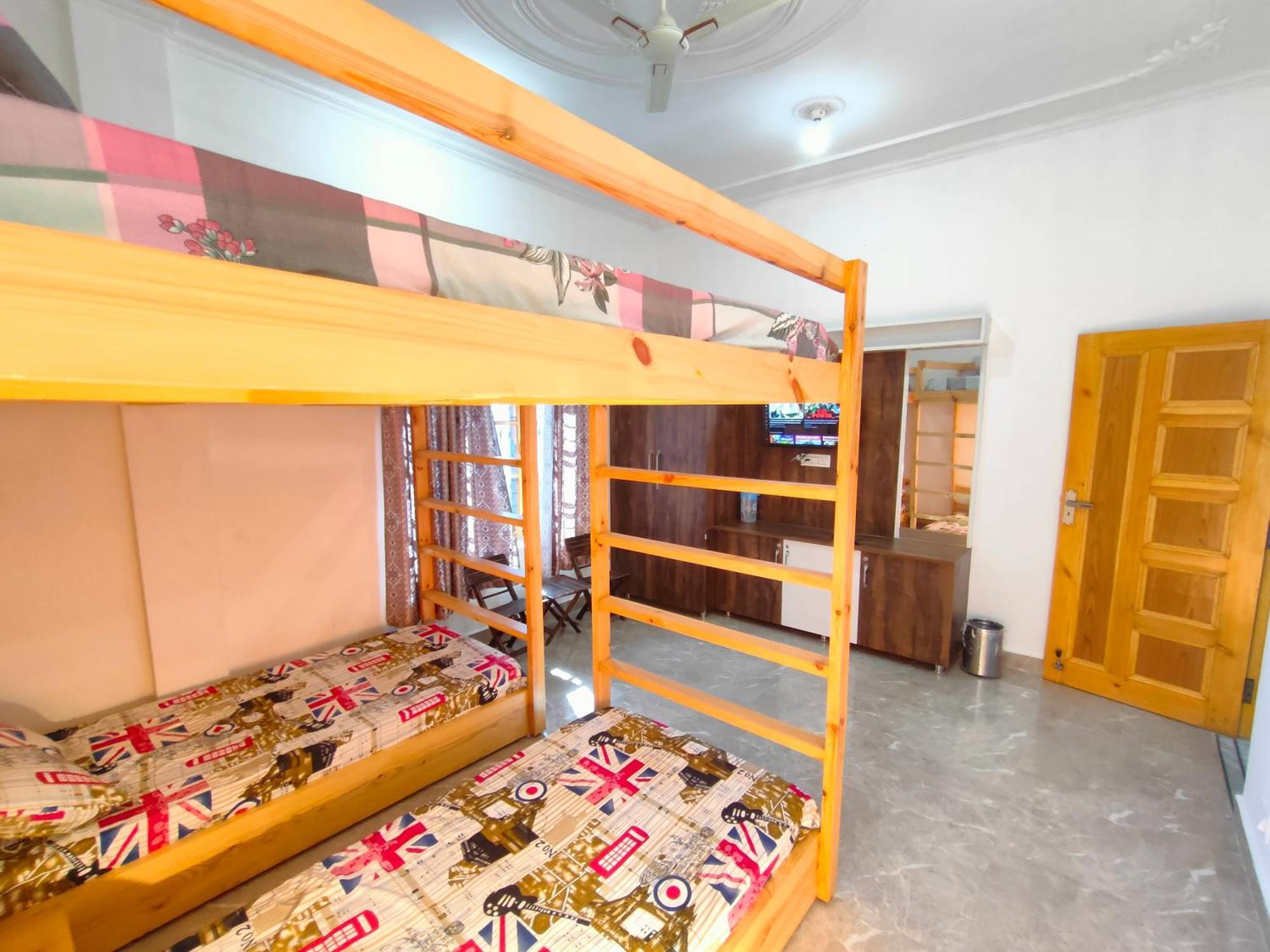 Travelodge Homestay Бір Екстер'єр фото