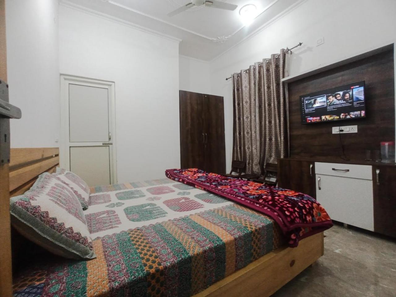 Travelodge Homestay Бір Екстер'єр фото