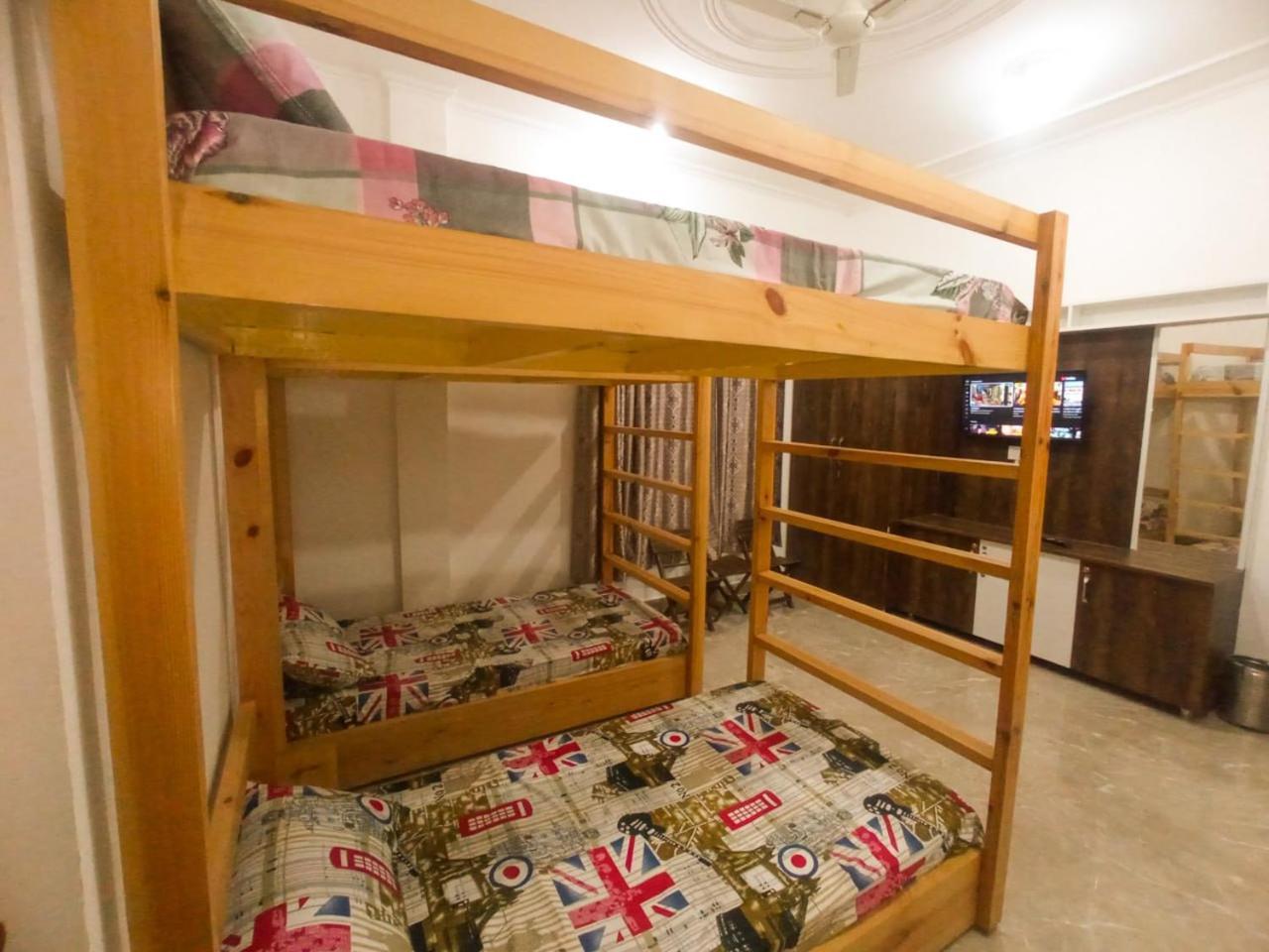 Travelodge Homestay Бір Екстер'єр фото